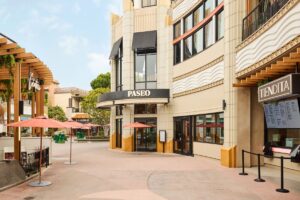 Patina Restaurant Group 16 centrico paseo tiendita exterior teig 03 sky